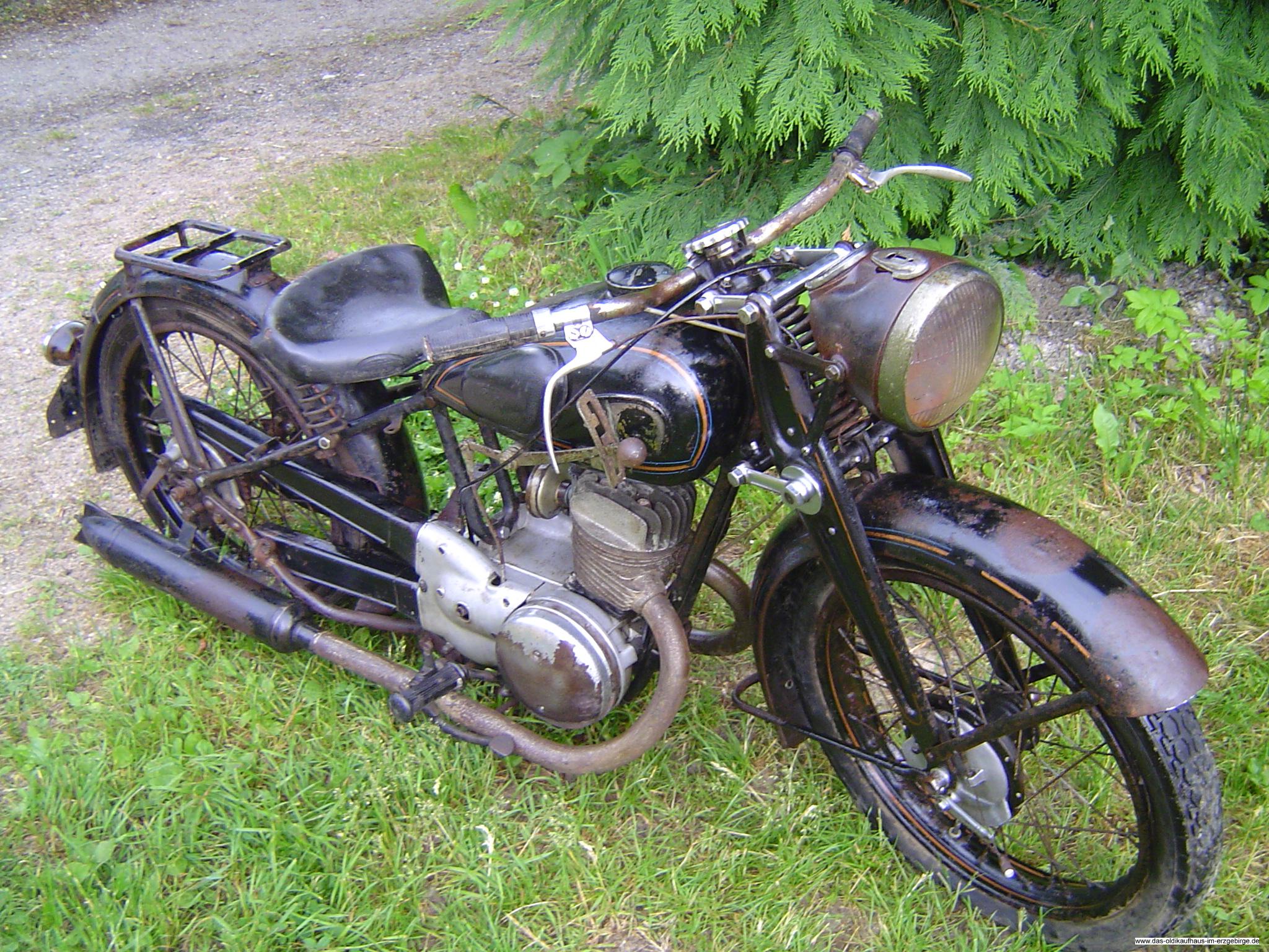 Triumph B 204 